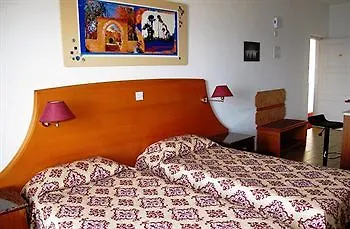زودياك أبارتمنتس 4*