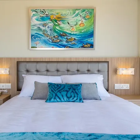 Zodiac Aparthotel 3*