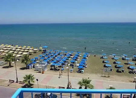 زودياك أبارتمنتس 4*