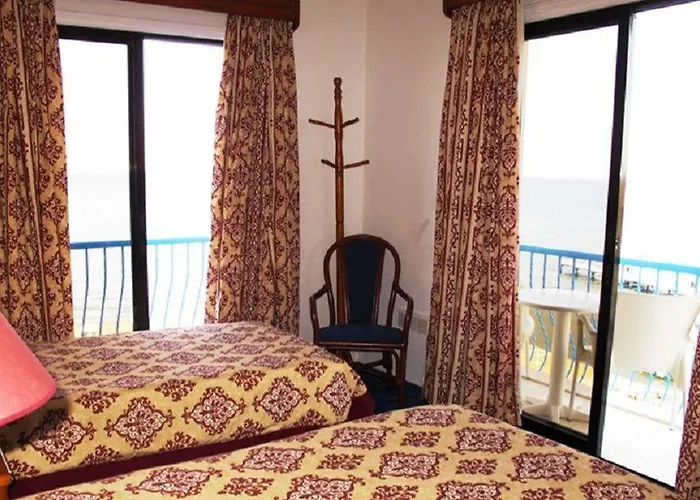 מלון דירות Zodiac 3*