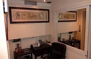 Zodiac מלון דירות לרנקה